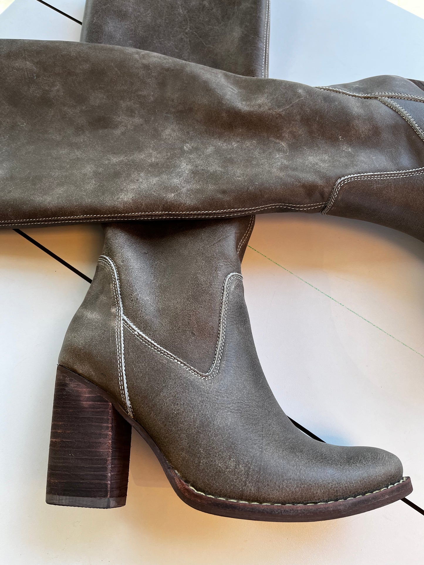 Valencia Taupe