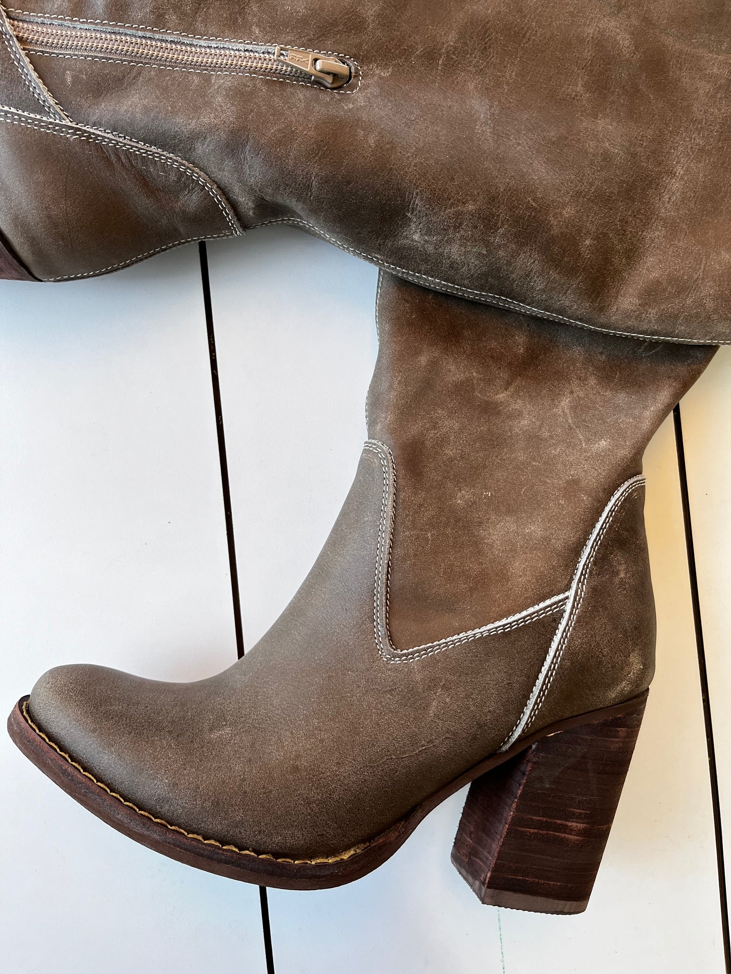 Valencia Taupe