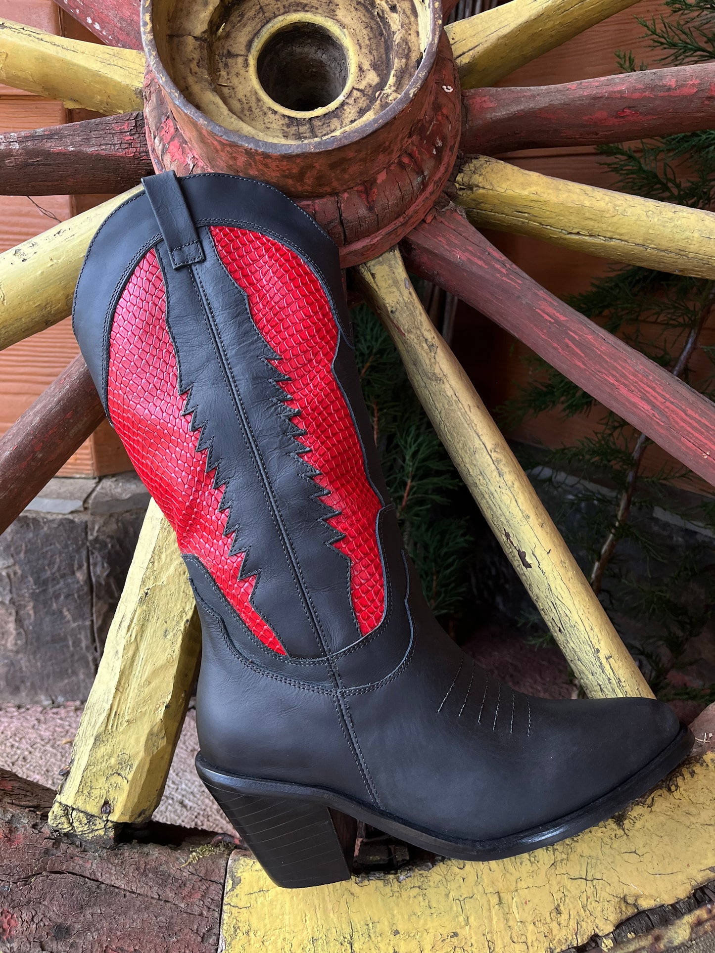 Vaquera Negra Rojo