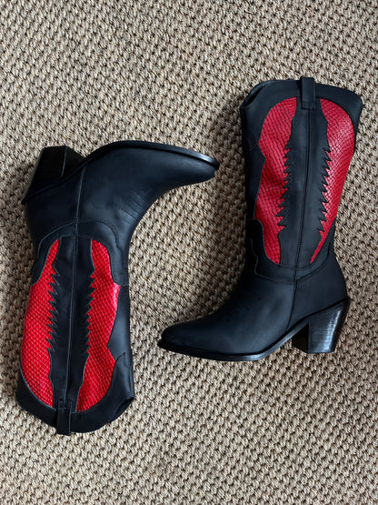 Vaquera Negra Rojo