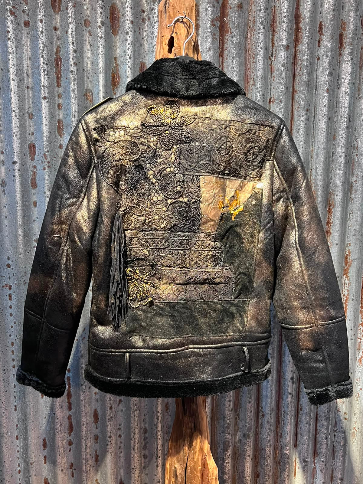 Chaqueta Bejar Negro dorado